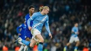 为什么内野手在接捕反弹球时需要保持低重心且球手套靠近身体