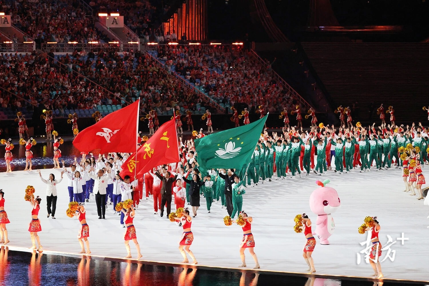 古德温抢断妙传 张镇麟空接暴扣得手